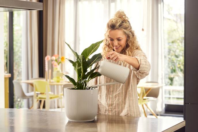 vibes fold watering can 1.7ltr blanco lino